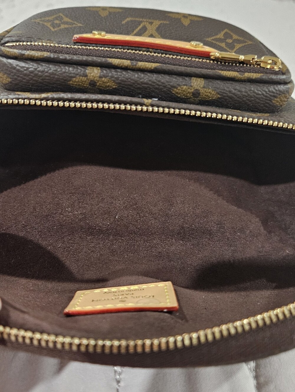 Louis Vuitton Mini Bumbag in Monogram - Picture 8 of 11